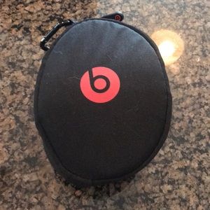 Beats solo wireless headphones white